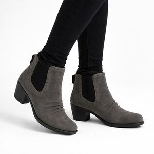 Size 9 Earth Women’s Chelsea Ankle Boots Grey Suede Comfort Low Heel Casual